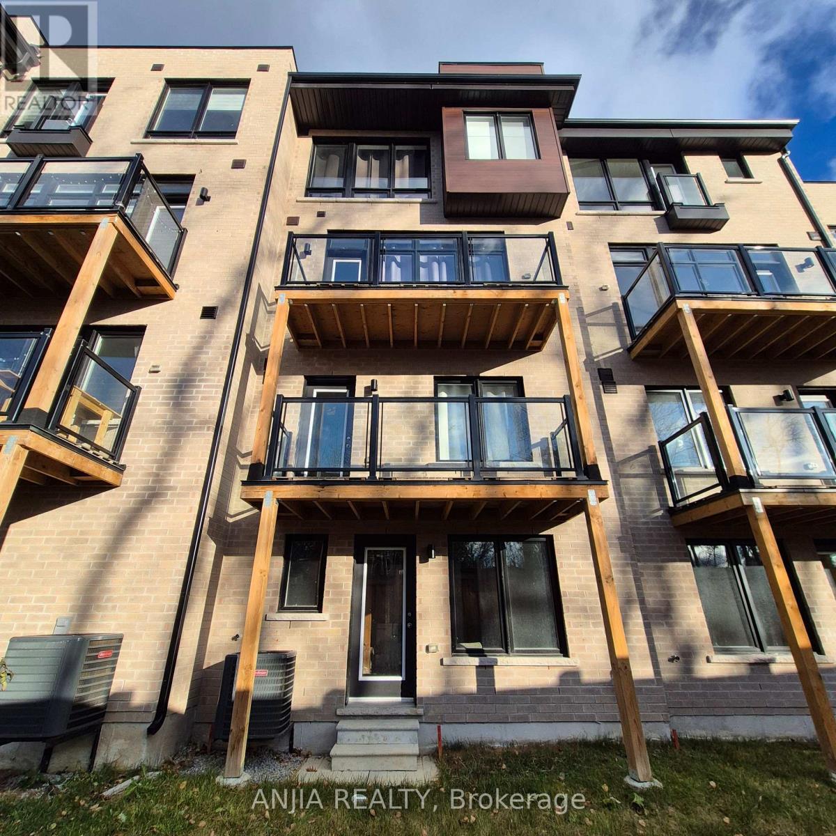 104 Credit Lane, Richmond Hill, Ontario  L4E 1G9 - Photo 34 - N12585528