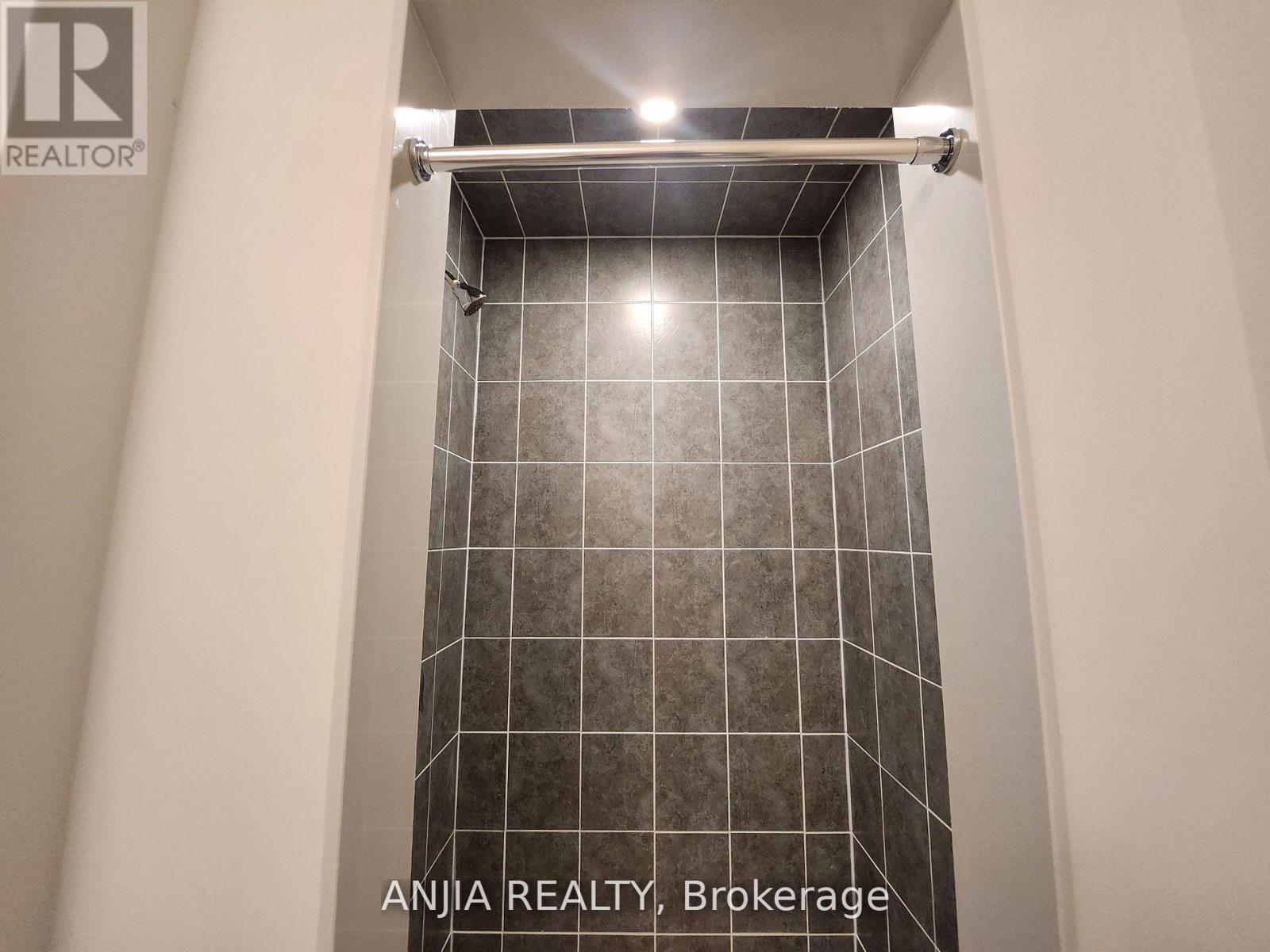 104 Credit Lane, Richmond Hill, Ontario  L4E 1G9 - Photo 30 - N12585528