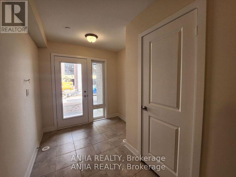 104 Credit Lane, Richmond Hill, Ontario  L4E 1G9 - Photo 4 - N12585528