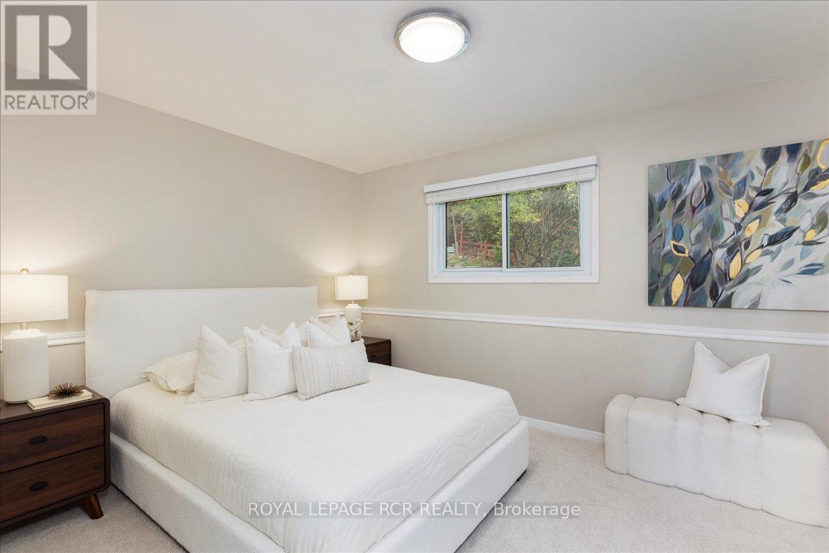 153 Stickwood Court, Newmarket, Ontario  L3Y 5V2 - Photo 11 - N12586330