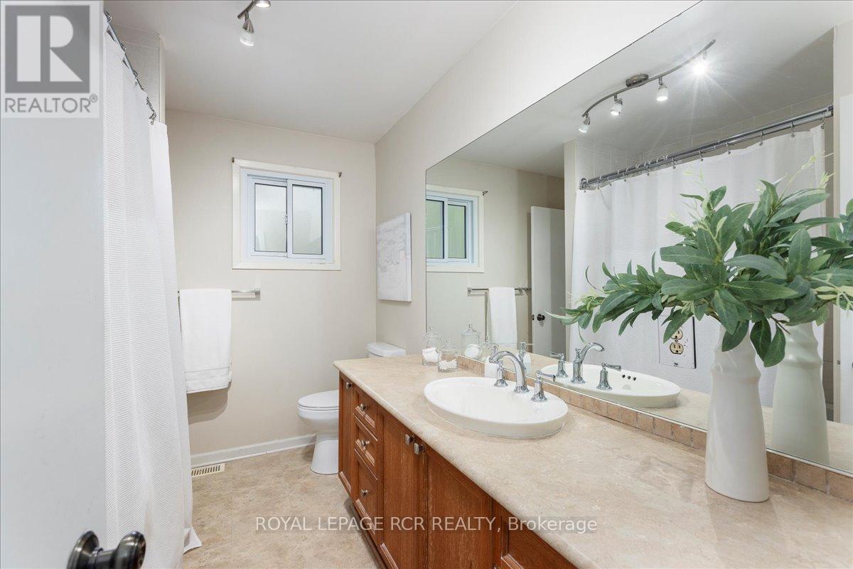 153 Stickwood Court, Newmarket, Ontario  L3Y 5V2 - Photo 13 - N12586330