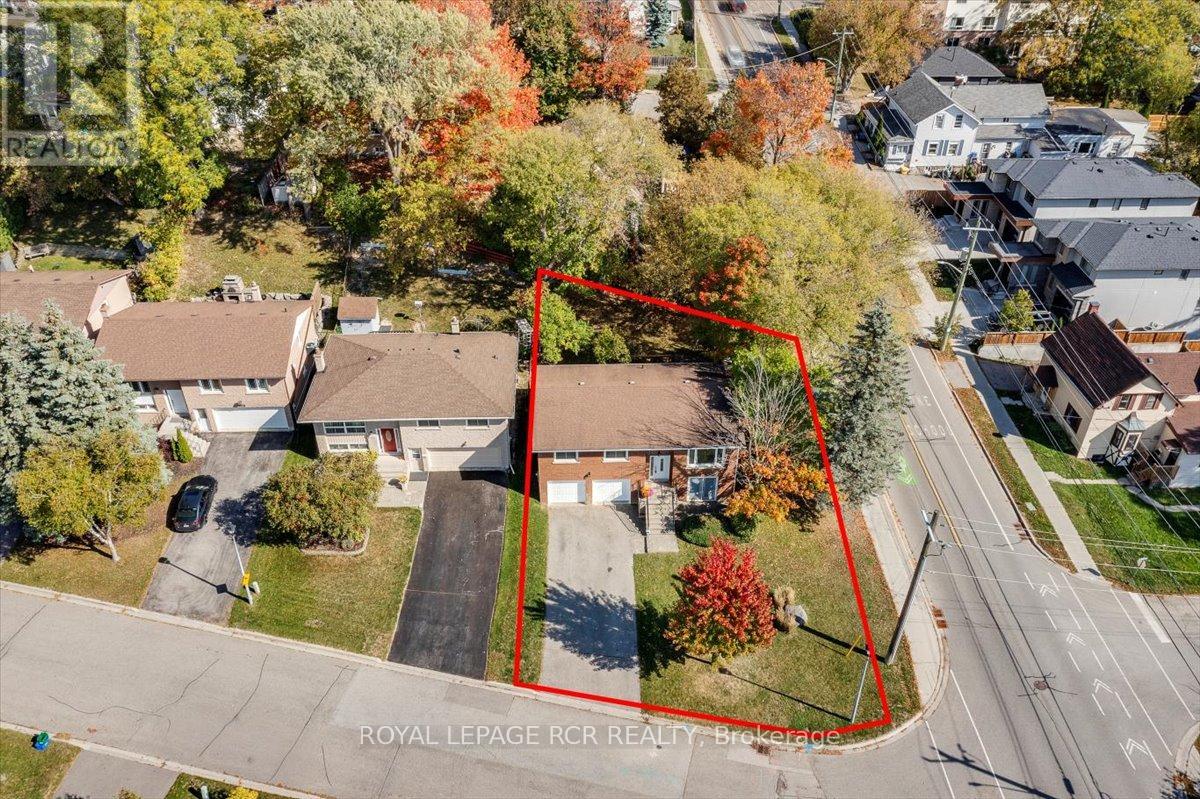 153 Stickwood Court, Newmarket, Ontario  L3Y 5V2 - Photo 2 - N12586330