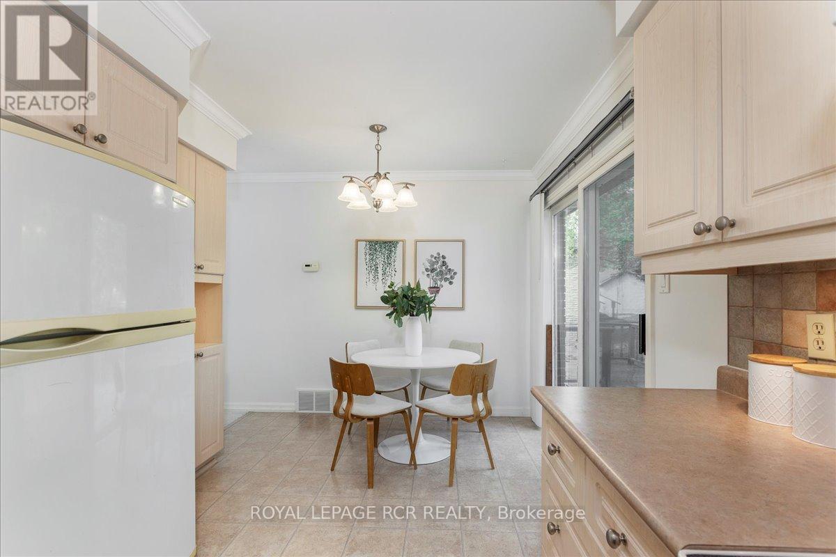 153 Stickwood Court, Newmarket, Ontario  L3Y 5V2 - Photo 9 - N12586330