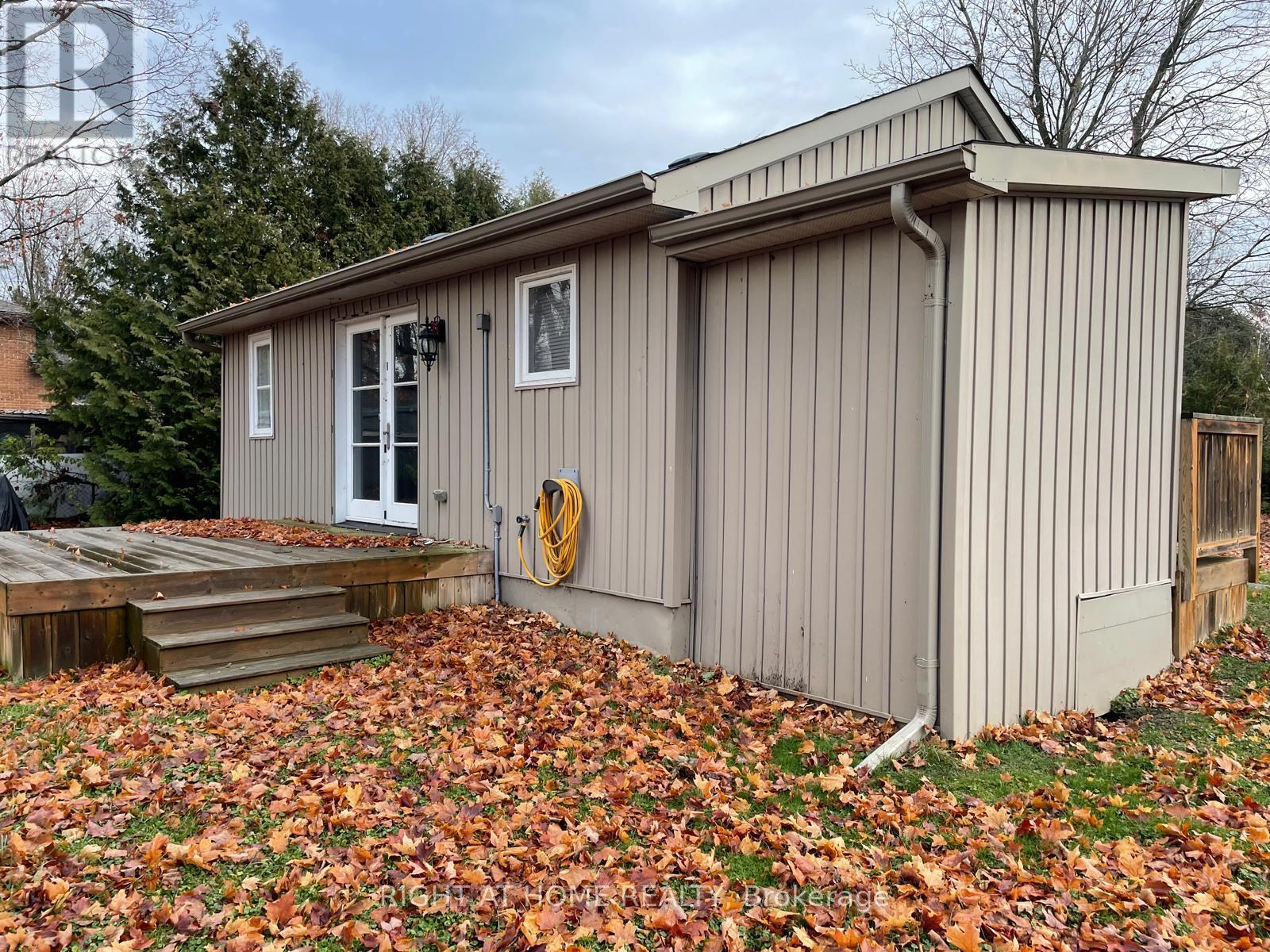 16 Sixth Street, Georgina, Ontario  L0E 1N0 - Photo 2 - N12586356