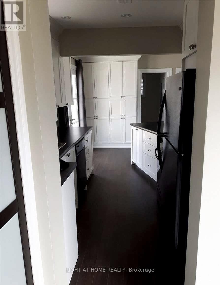 16 Sixth Street, Georgina, Ontario  L0E 1N0 - Photo 5 - N12586356