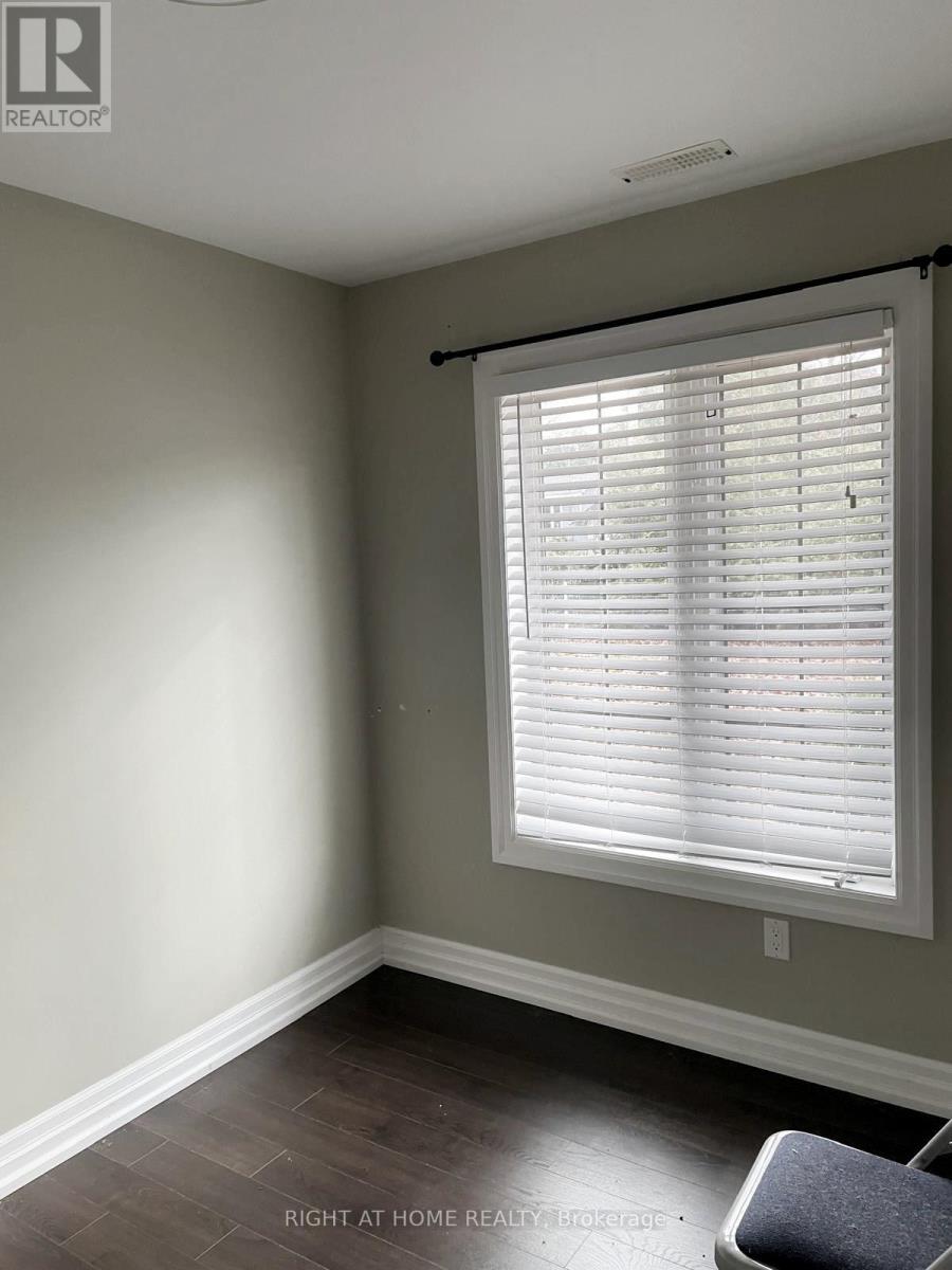 16 Sixth Street, Georgina, Ontario  L0E 1N0 - Photo 7 - N12586356