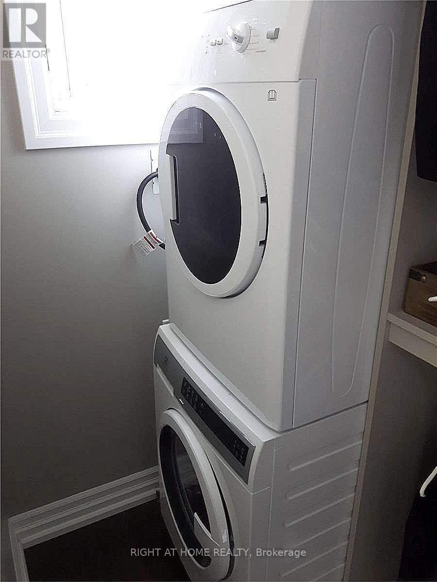 16 Sixth Street, Georgina, Ontario  L0E 1N0 - Photo 8 - N12586356