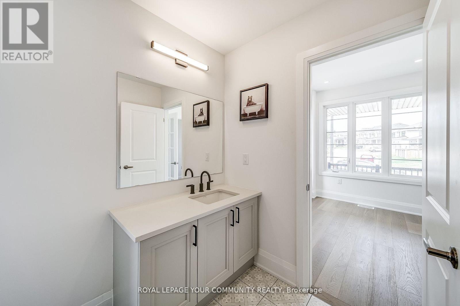 35 Big Canoe Drive, Georgina, Ontario  L0E 1R0 - Photo 10 - N12586358