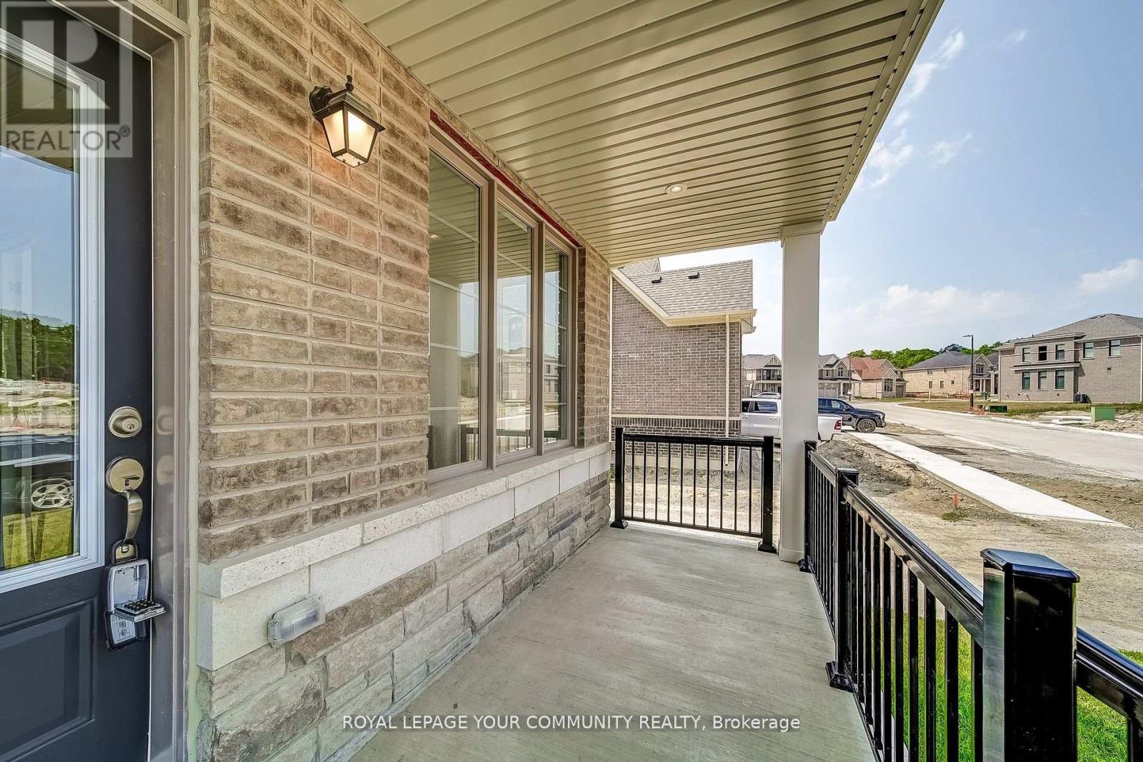 35 Big Canoe Drive, Georgina, Ontario  L0E 1R0 - Photo 5 - N12586358