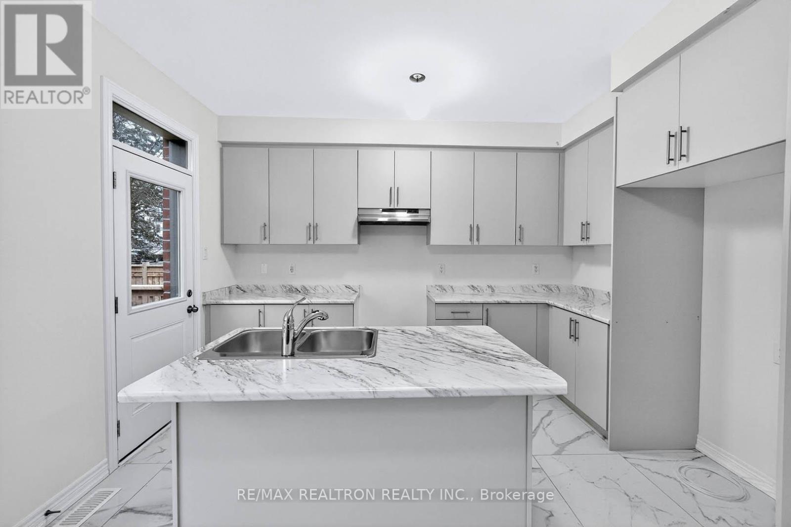 1 Wakefield Boulevard, Essa, Ontario  L3W 0L7 - Photo 13 - N12586440