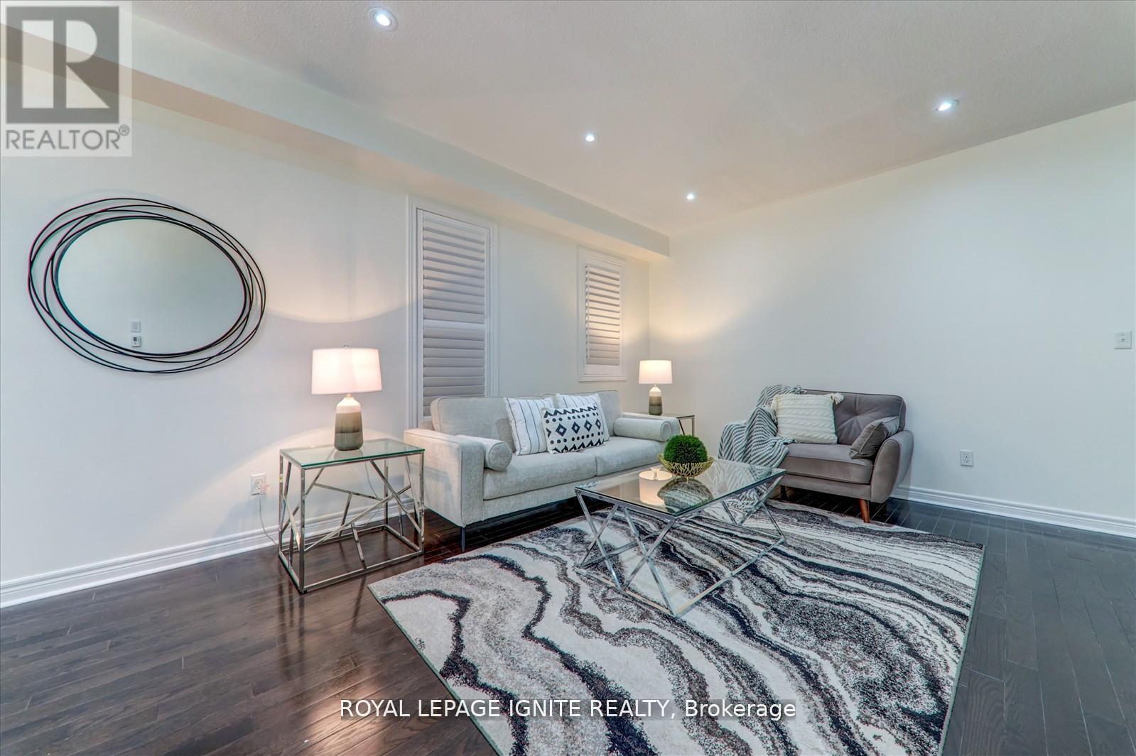 127 Noah's Farm Trail, Whitchurch-Stouffville, Ontario L4A 4P1 - Photo 4 - N12586460