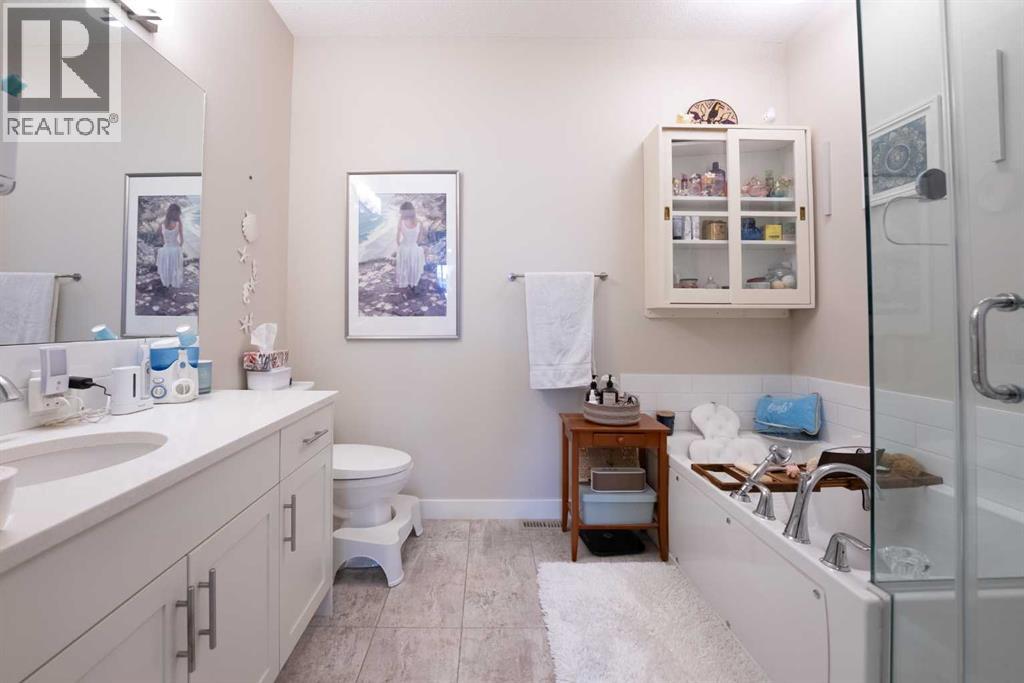 4, 59 Aquitania Circle W, Lethbridge, Alberta  T1J 5M5 - Photo 21 - A2264593