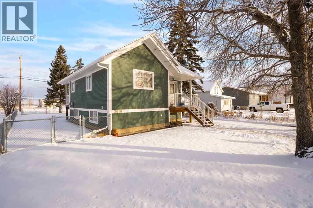 2018 24 Avenue, Didsbury, Alberta  T0M 0W0 - Photo 2 - A2262451