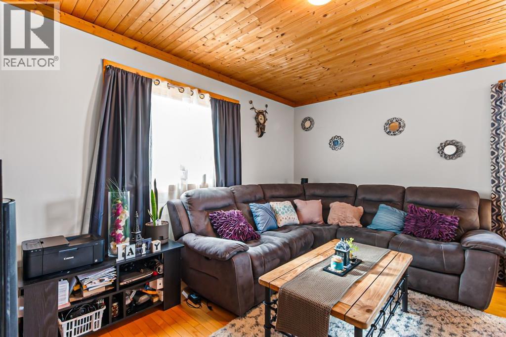 2018 24 Avenue, Didsbury, Alberta  T0M 0W0 - Photo 8 - A2262451