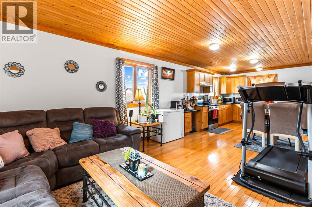 2018 24 Avenue, Didsbury, Alberta  T0M 0W0 - Photo 10 - A2262451