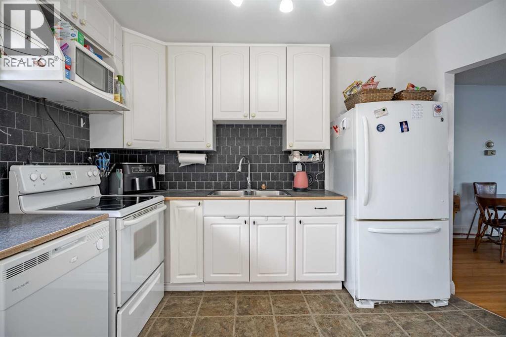 841 E Nanton Street, Carstairs, Alberta  T0M 0N0 - Photo 14 - A2267704