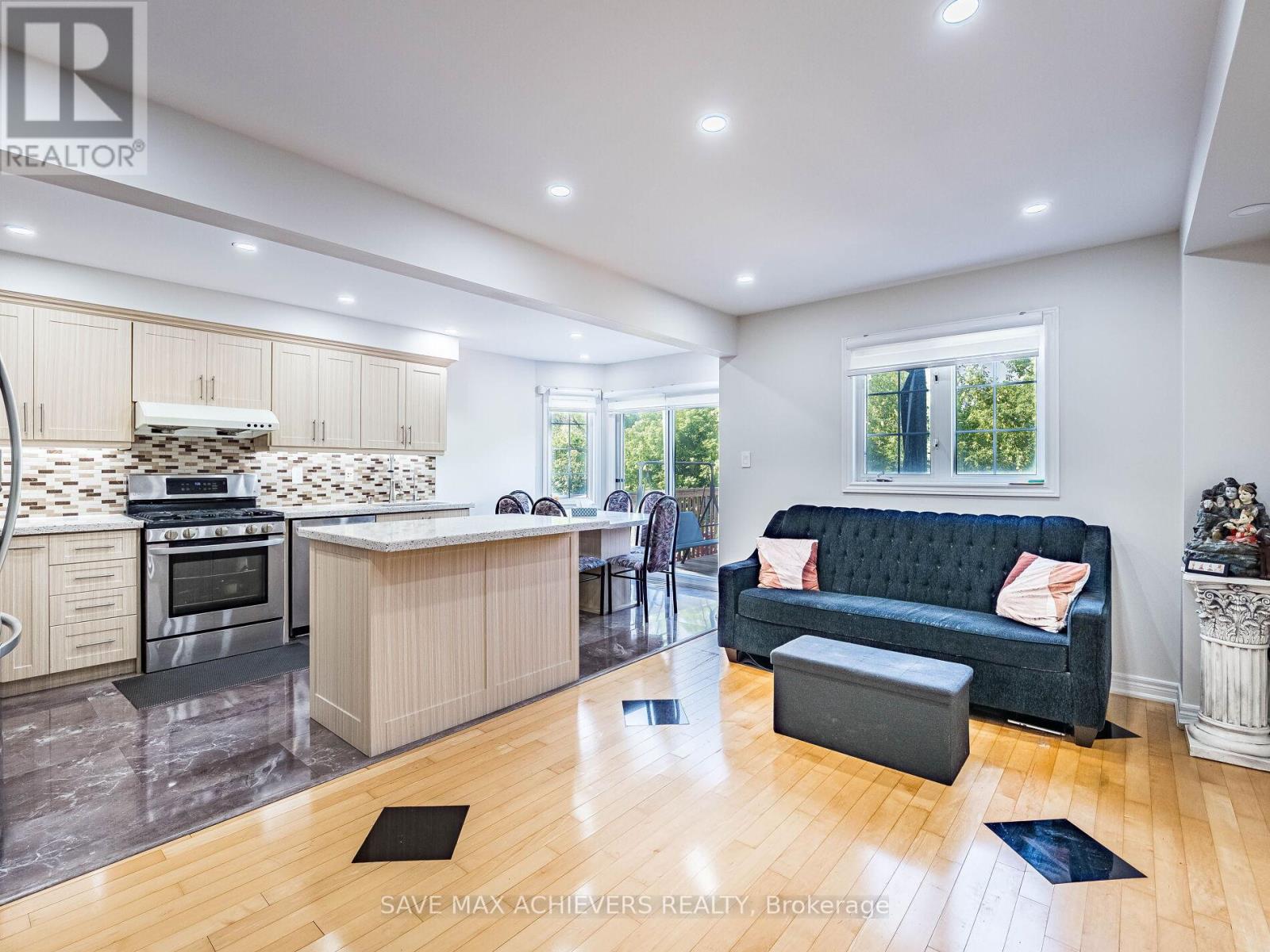 65 Eastview Gate, Brampton, Ontario  L6P 1N5 - Photo 11 - W12586364