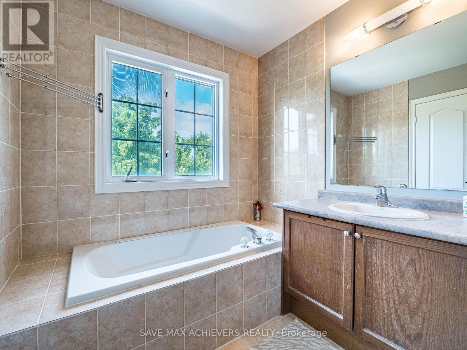 65 Eastview Gate, Brampton, Ontario  L6P 1N5 - Photo 21 - W12586364