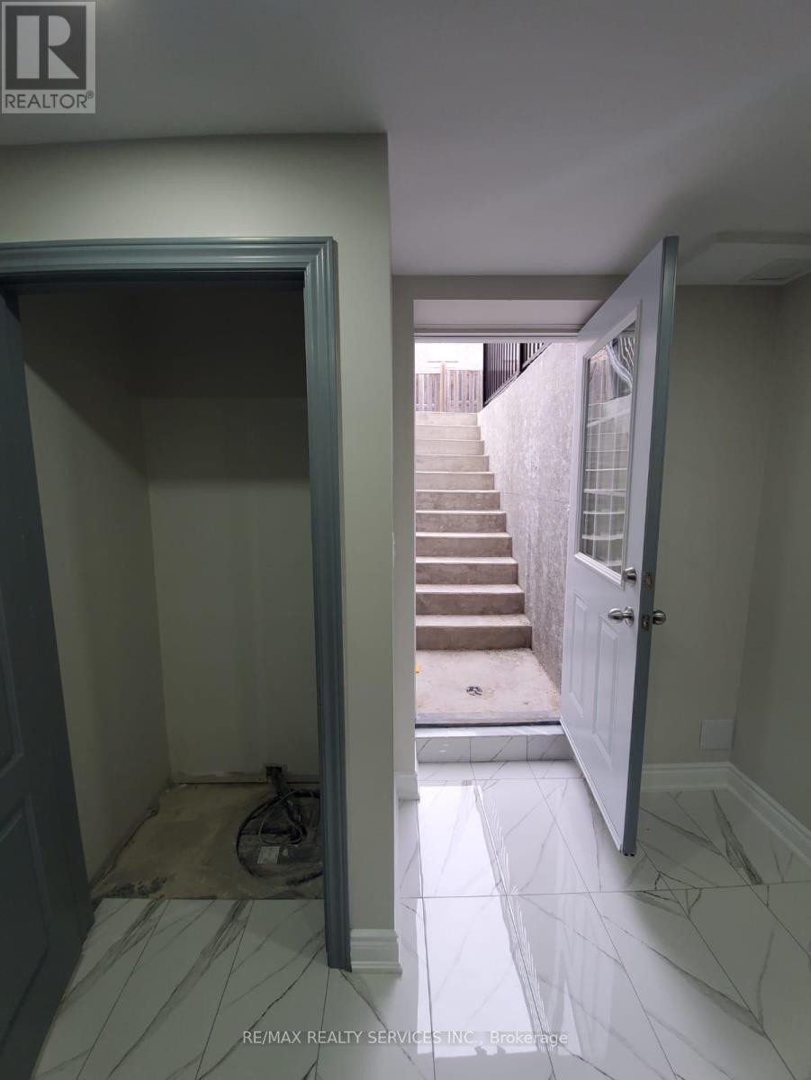 (Basement) - 4 Mellowood Avenue, Brampton, Ontario  L6P 2N9 - Photo 3 - W12586378