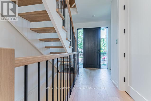 78 Trafalgar Road, Oakville, Ontario  L6J 2S7 - Photo 4 - W12586380