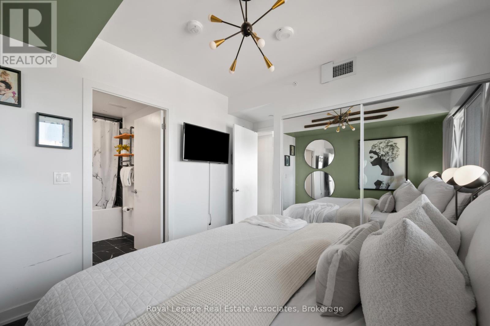 602 - 370 Martha Street, Burlington, Ontario  L7R 0G9 - Photo 14 - W12586432