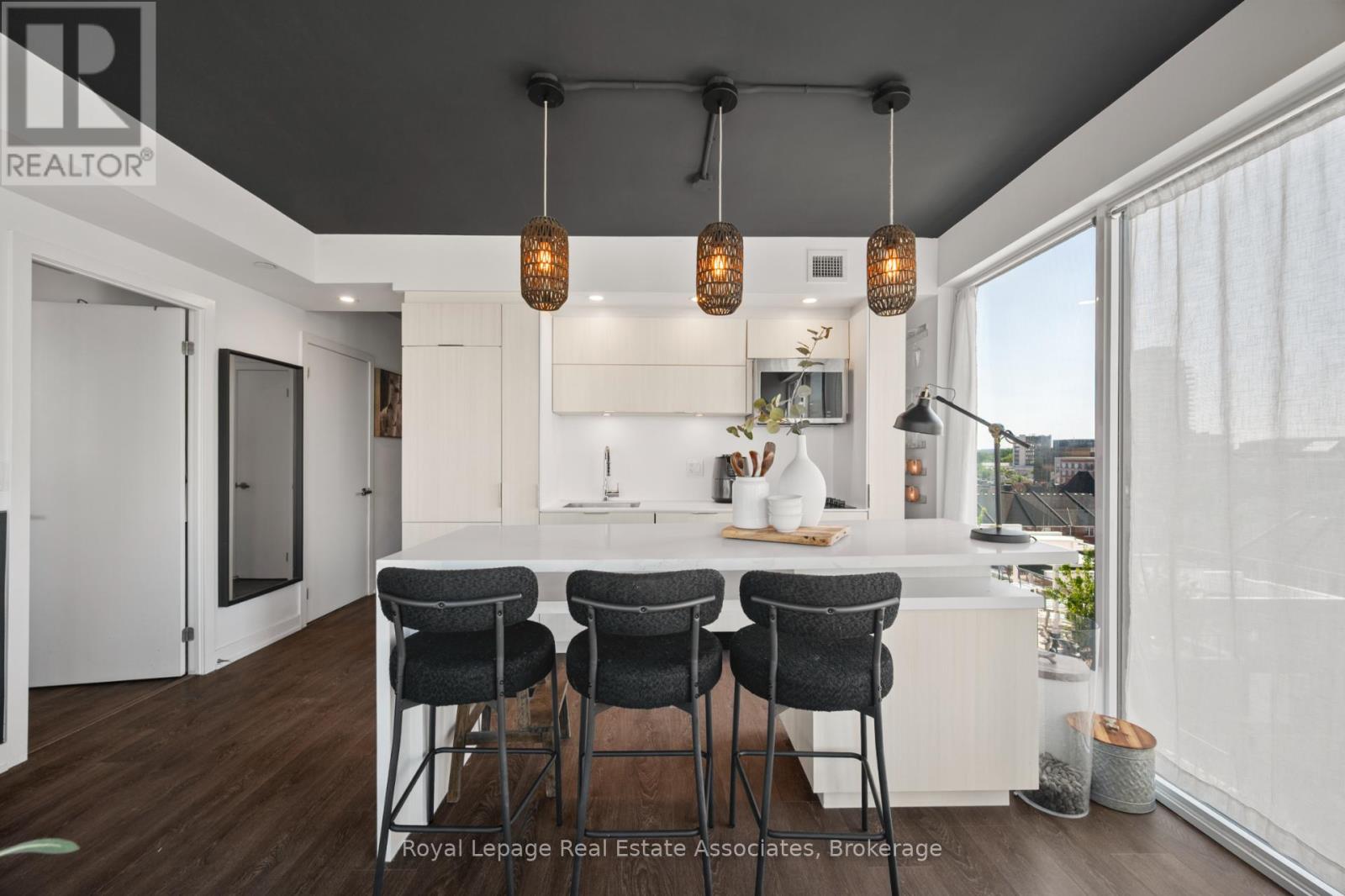 602 - 370 Martha Street, Burlington, Ontario  L7R 0G9 - Photo 6 - W12586432