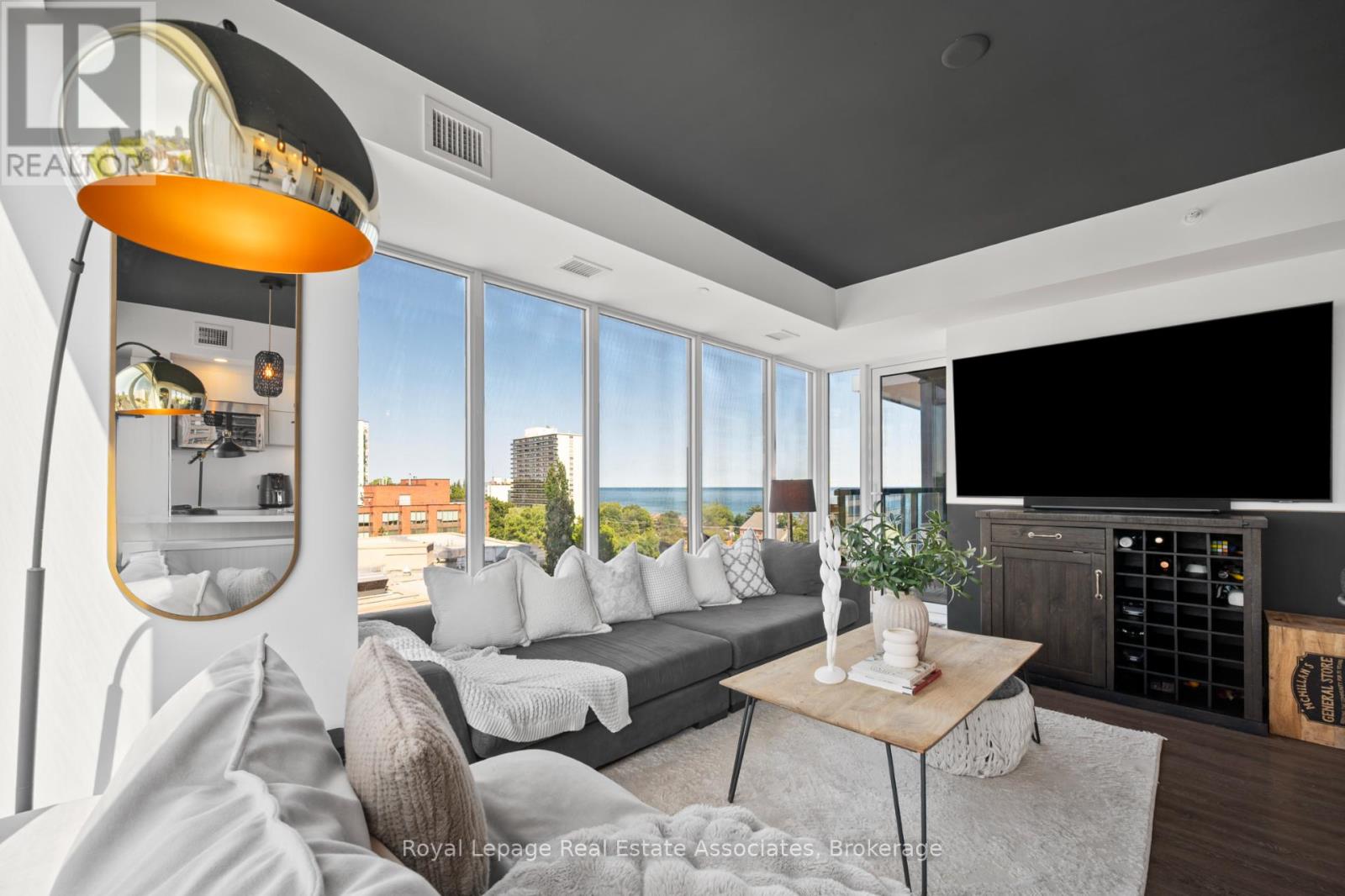 602 - 370 Martha Street, Burlington, Ontario  L7R 0G9 - Photo 7 - W12586432