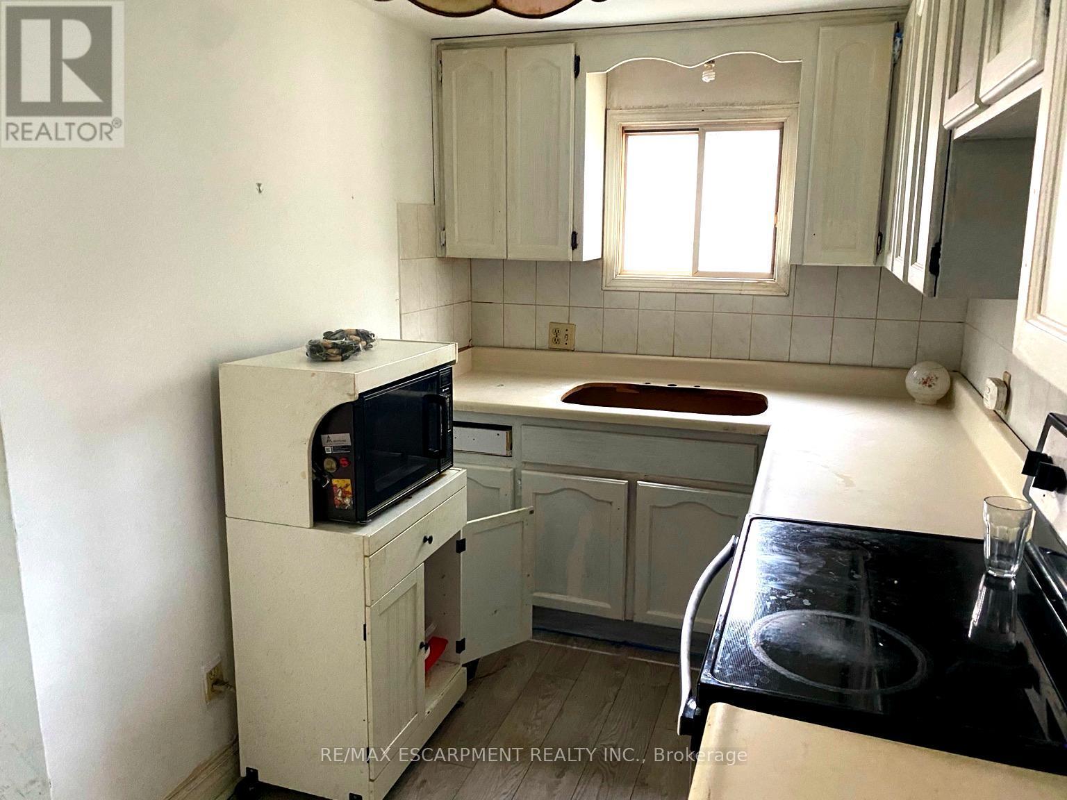 140 Stewartdale Avenue, Hamilton, Ontario  L8K 4P5 - Photo 6 - X12586344