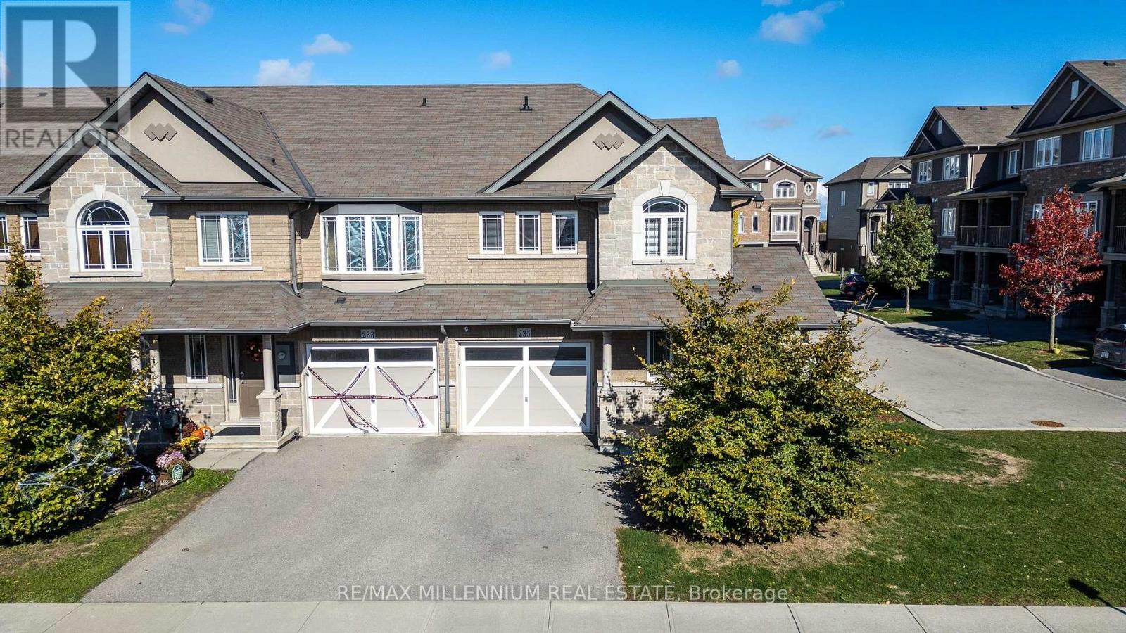 235 BELLAGIO AVENUE, Hamilton, Ontario