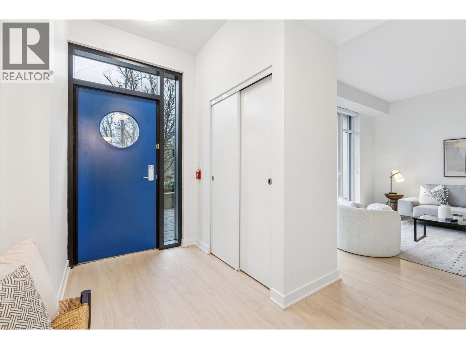 Th1431 Hunter Street, North Vancouver, British Columbia  V7J 1H3 - Photo 2 - R3070913