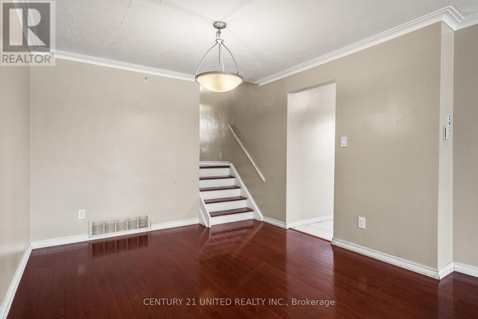 84 Goldsboro Road, Toronto (Humber Summit), Ontario  M9L 1A7 - Photo 13 - W12435295