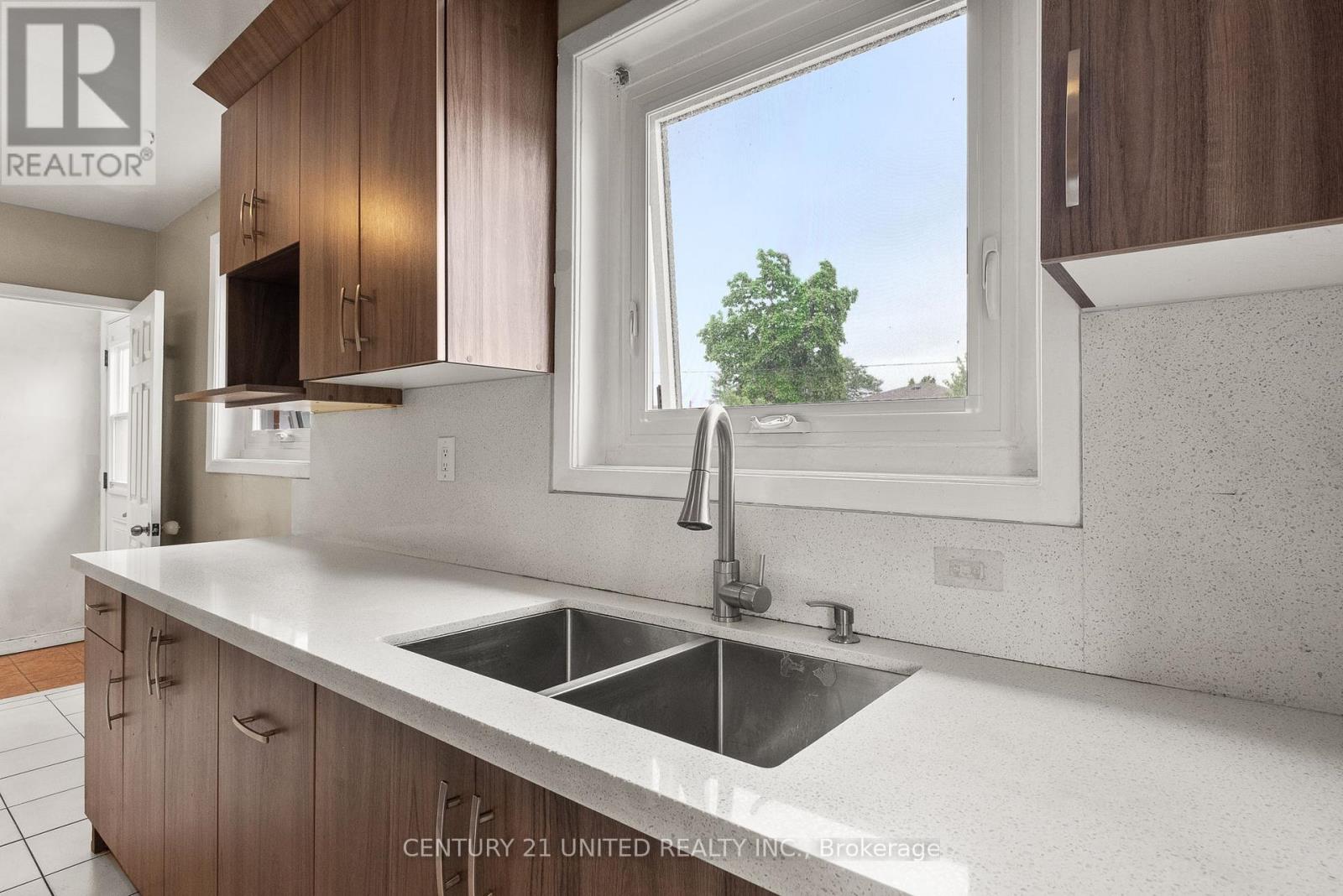 84 Goldsboro Road, Toronto (Humber Summit), Ontario  M9L 1A7 - Photo 16 - W12435295