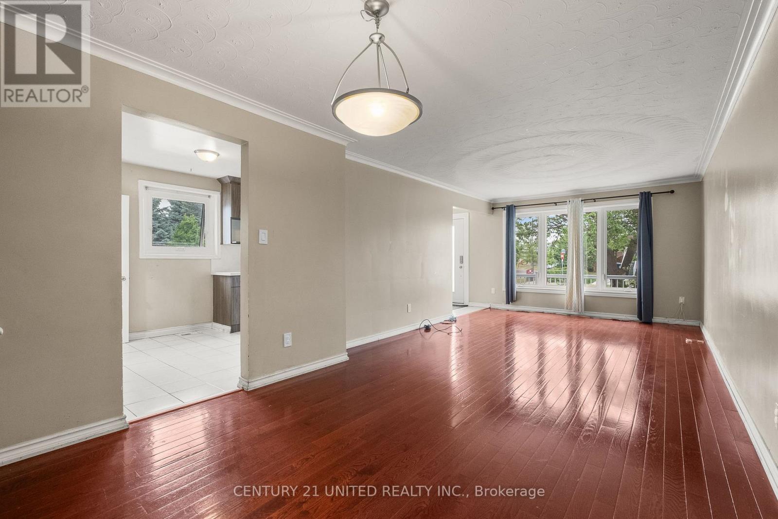 84 Goldsboro Road, Toronto (Humber Summit), Ontario  M9L 1A7 - Photo 4 - W12435295