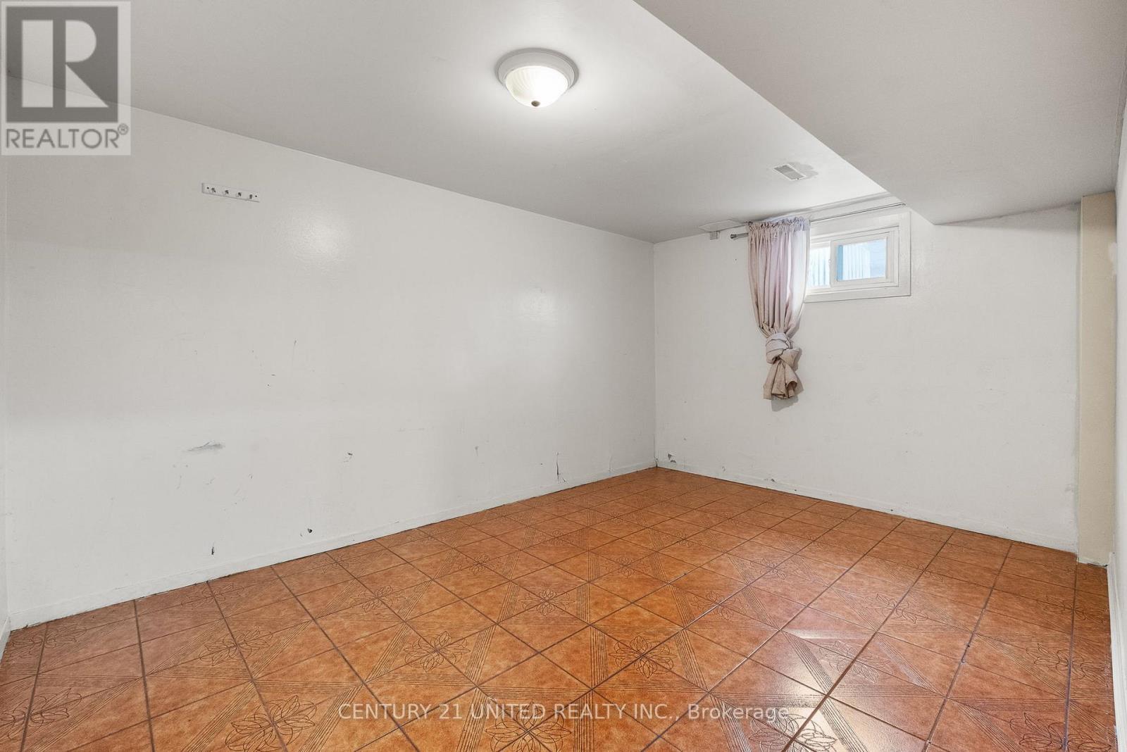 84 Goldsboro Road, Toronto (Humber Summit), Ontario  M9L 1A7 - Photo 35 - W12435295