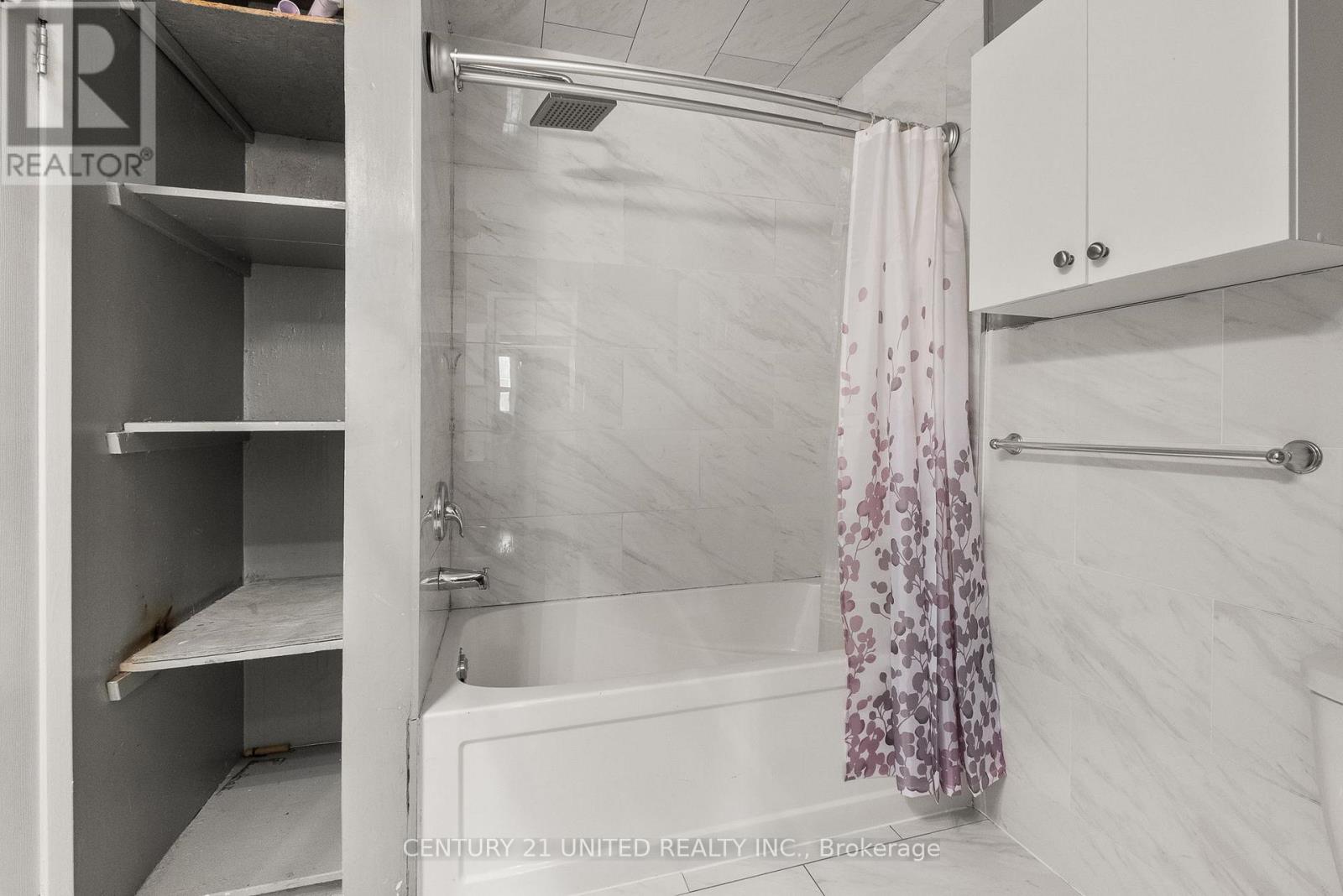 84 Goldsboro Road, Toronto, Ontario  M9L 1A7 - Photo 17 - W12478640