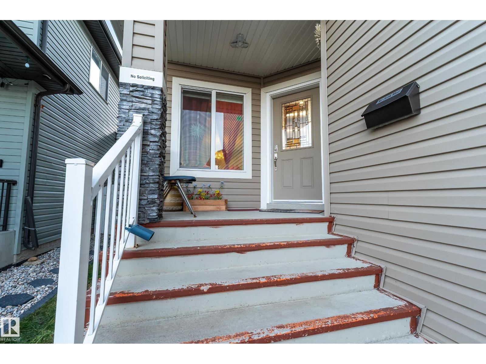 3235 16 Av Nw, Edmonton, Alberta  T6T 0T8 - Photo 3 - E4467009