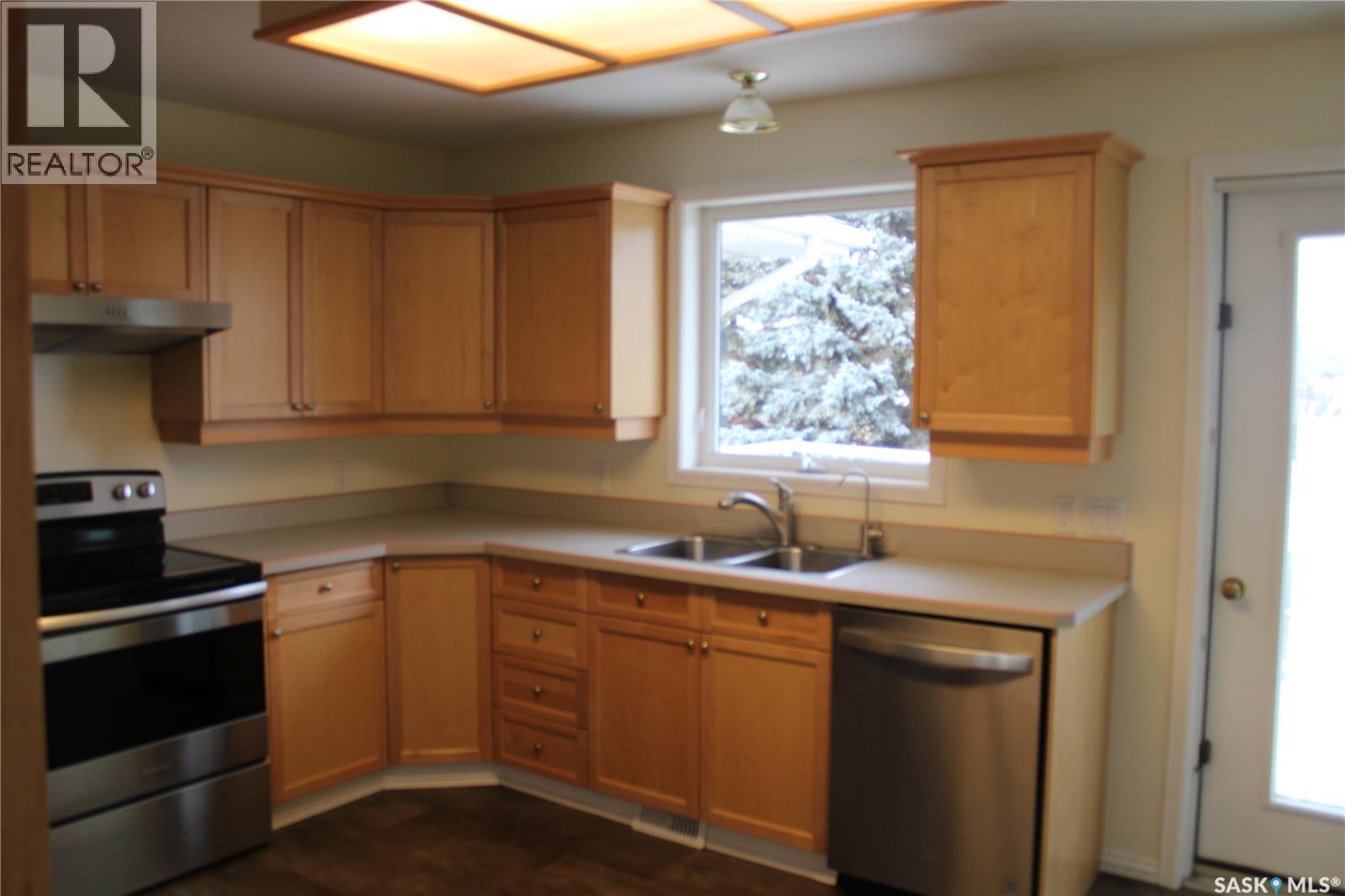 76 Russell Drive, Yorkton, Saskatchewan  S3N 3W2 - Photo 3 - SK024903