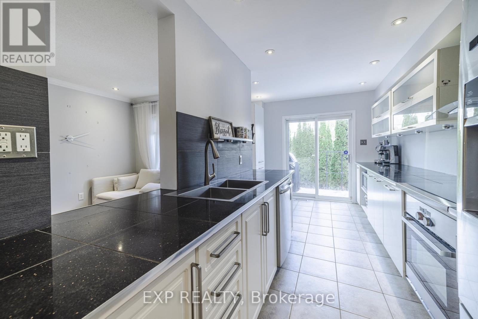 42 - 353 Hillsboro Private, Ottawa, Ontario  K2M 3B1 - Photo 7 - X12561382