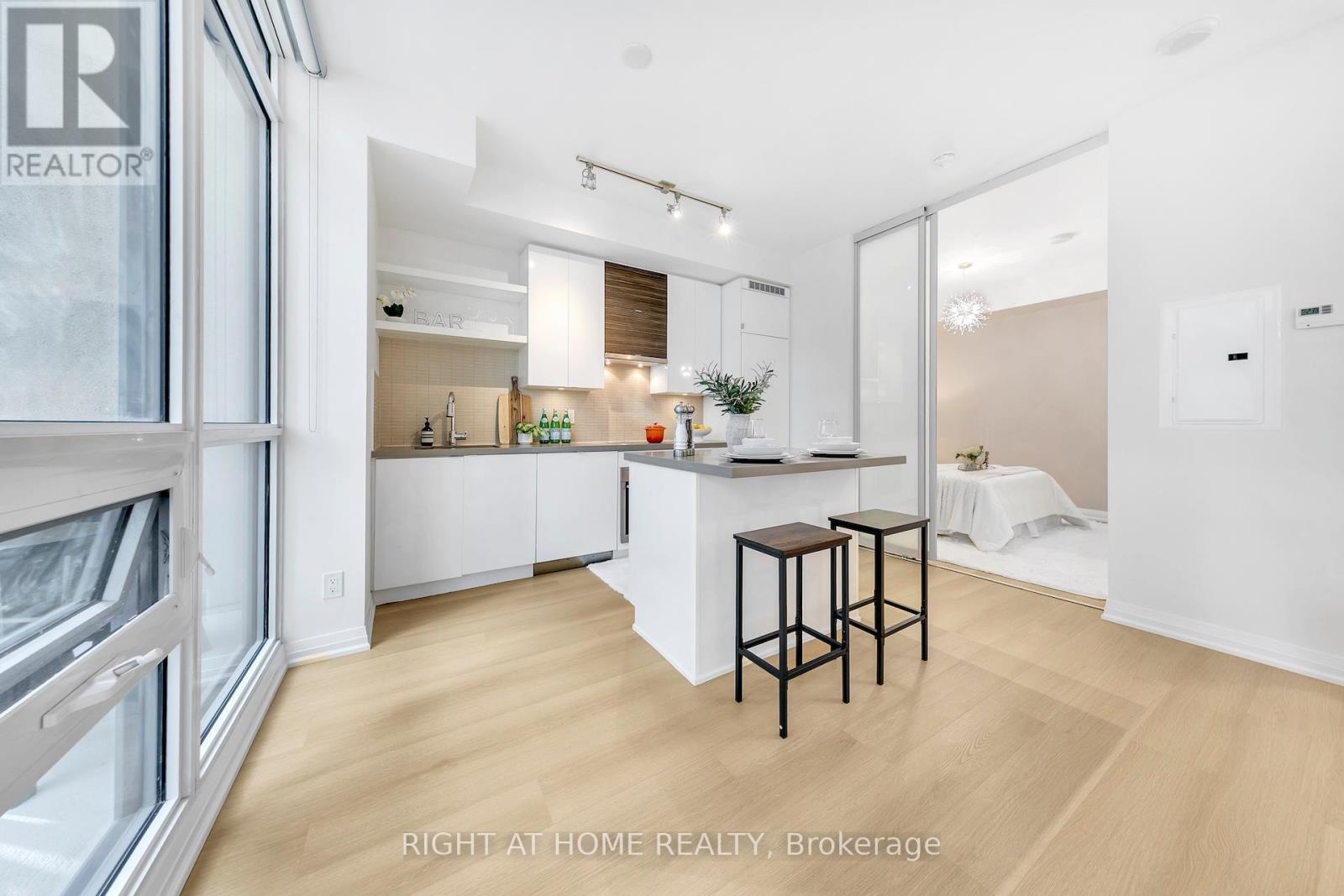 59 Annie Craig Drive, Toronto, Ontario  M9V 0C5 - Photo 14 - W12586570