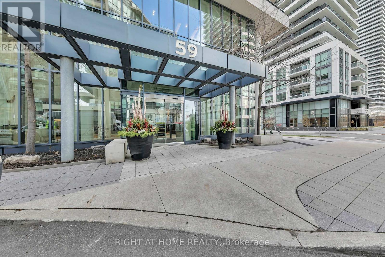 59 Annie Craig Drive, Toronto, Ontario  M9V 0C5 - Photo 2 - W12586570