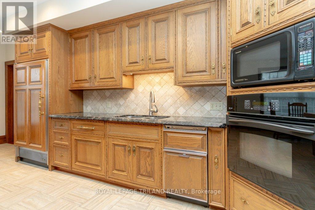 2643 Old Victoria Road, London South, Ontario  N6M 1B8 - Photo 17 - X12586654