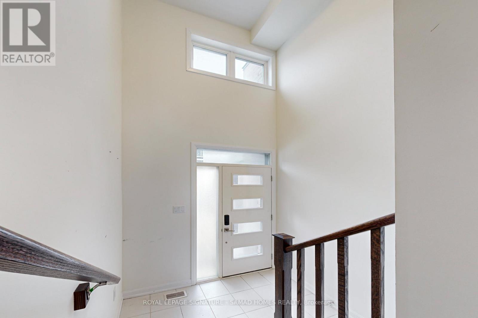 3 - 98 Huguenot Road, Oakville, Ontario  L6H 0X3 - Photo 4 - W12583606