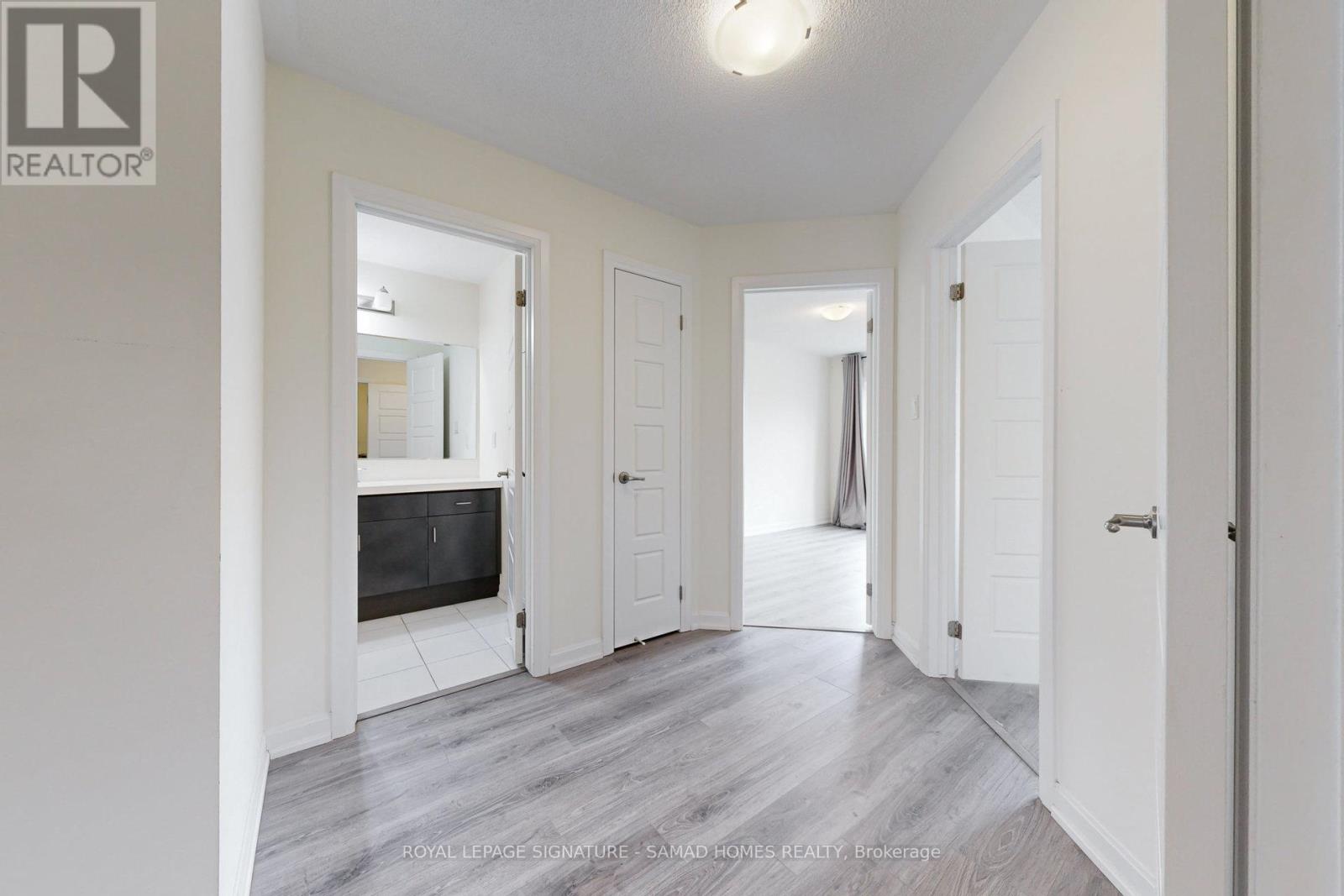 3 - 98 Huguenot Road, Oakville, Ontario  L6H 0X3 - Photo 28 - W12583606