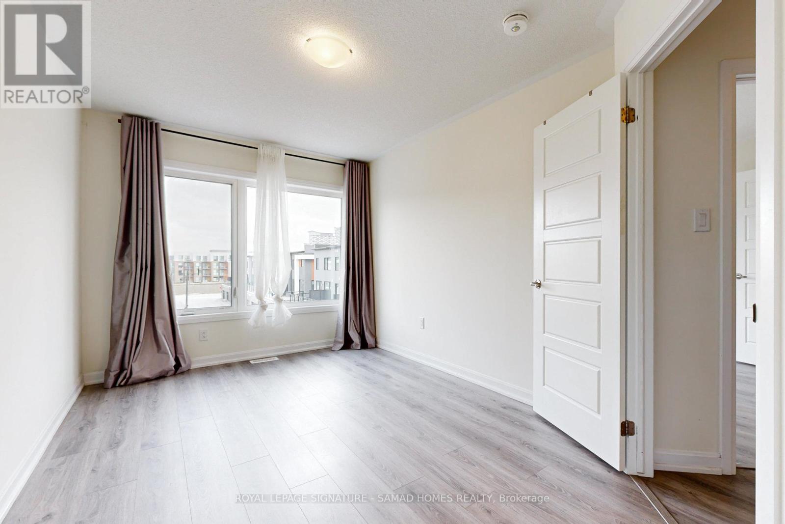 3 - 98 Huguenot Road, Oakville, Ontario  L6H 0X3 - Photo 36 - W12583606