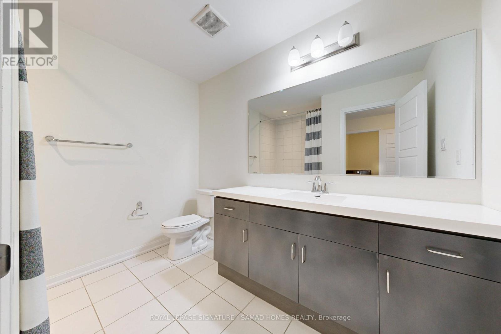 3 - 98 Huguenot Road, Oakville, Ontario  L6H 0X3 - Photo 32 - W12583606