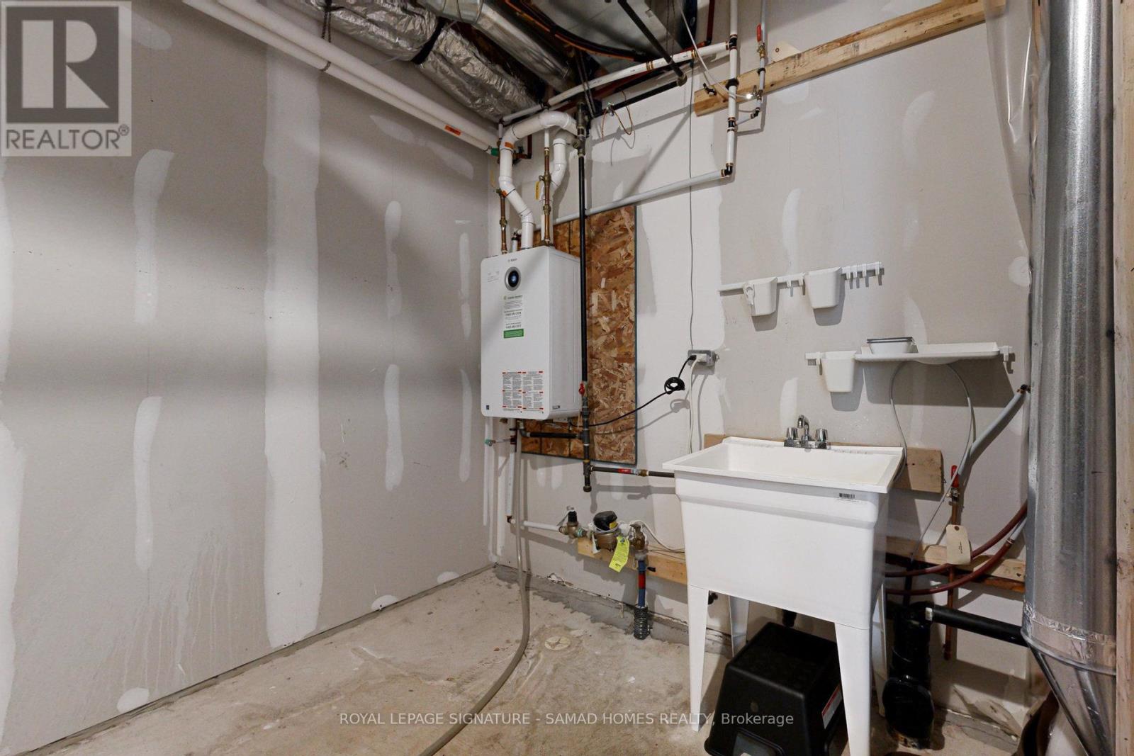 3 - 98 Huguenot Road, Oakville, Ontario  L6H 0X3 - Photo 42 - W12583606