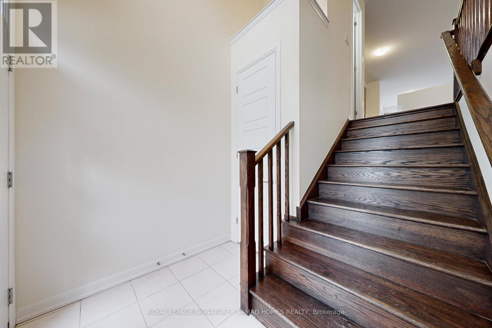 3 - 98 Huguenot Road, Oakville, Ontario  L6H 0X3 - Photo 3 - W12583606