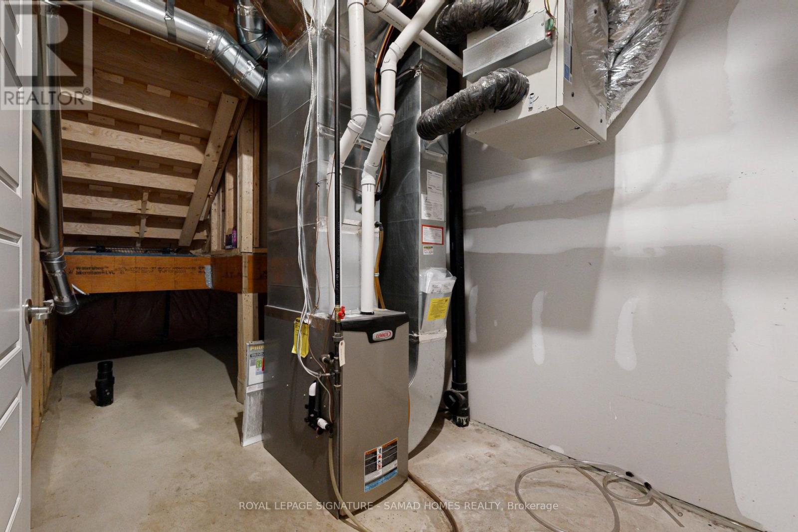 3 - 98 Huguenot Road, Oakville, Ontario  L6H 0X3 - Photo 43 - W12583606