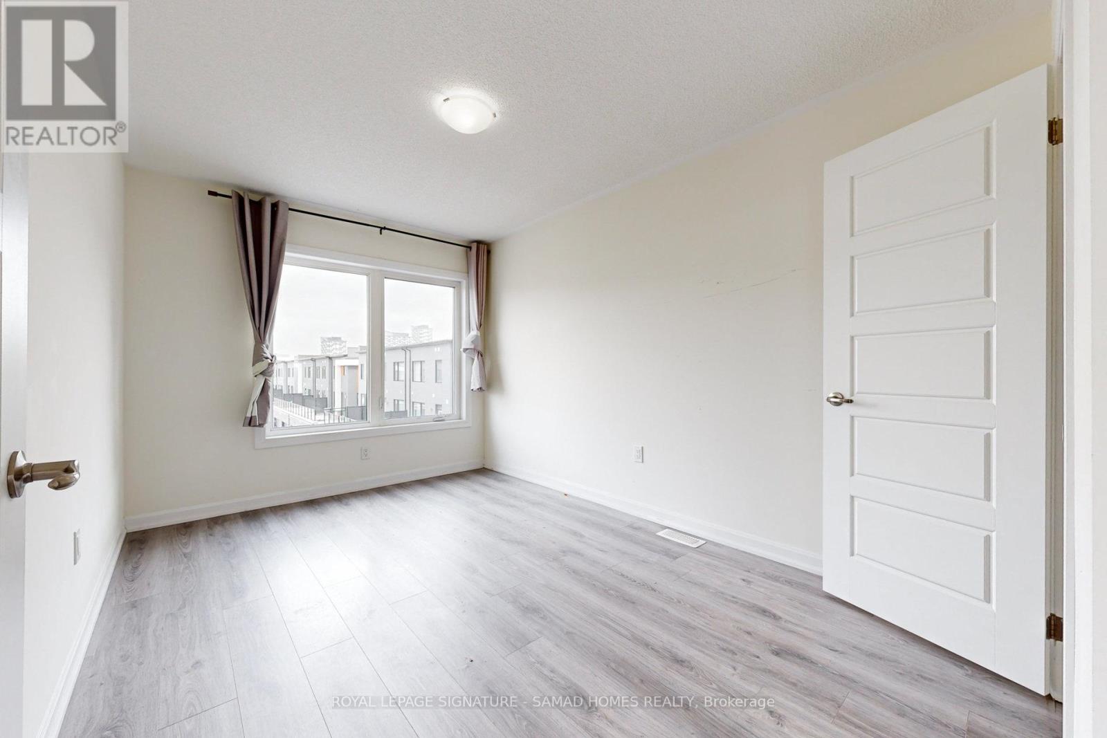 3 - 98 Huguenot Road, Oakville, Ontario  L6H 0X3 - Photo 34 - W12583606