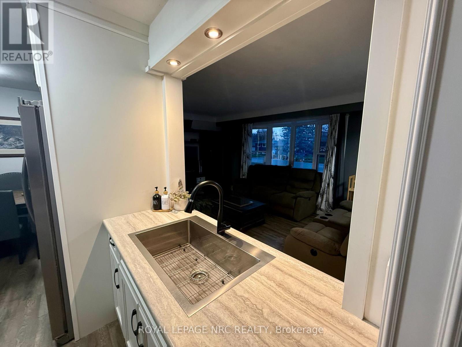 798 Parkdale Avenue, Fort Erie, Ontario  L2A 5B6 - Photo 12 - X12577622